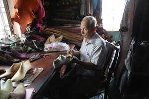 Chuyện giờ mới kể về nghệ nhân đóng giày cuối cùng ở Sài Gòn