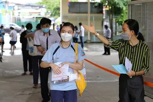Thí sinh TP.HCM thoải mái trong ngày làm thủ tục thi tốt nghiệp THPT