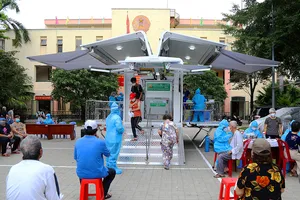 Độc đáo xe tiêm chủng vaccine lưu động cho người cao tuổi ở TP.HCM