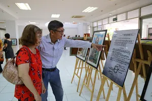 Hội Nhiếp ảnh TP.HCM trao tặng giấy khen cho 43 tập thể và cá nhân