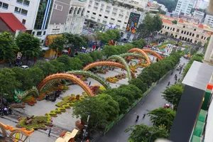 Toàn cảnh Đường hoa Nguyễn Huệ Tết Giáp thìn 2024 trước ngày khai mạc