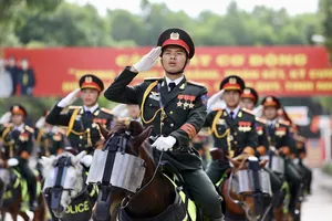 Cảnh sát cơ động kỵ binh hợp luyện diễu binh, diễu hành kỷ niệm 30-4