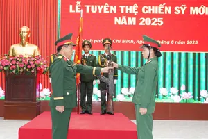 Trang trọng lễ tuyên thệ dưới Quân kỳ của 138 nữ chiến sĩ mới ở TP.HCM