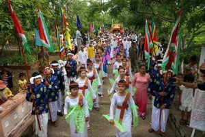 Du khách hòa mình cùng lễ hội Katê năm 2025 của đồng bào Chăm