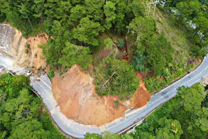 Cận cảnh đèo D'ran sạt lở nặng, quốc lộ 20 chưa thể thông tuyến