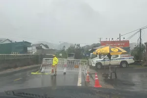 Các phương tiện ngừng lưu thông qua đèo Khánh Lê nối Đà Lạt với Nha Trang