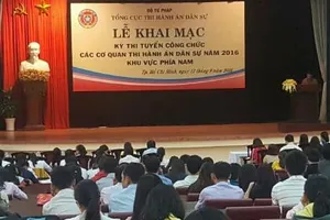 Khai mạc thi tuyển công chức các cơ quan thi hành án dân sự