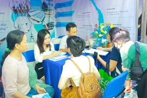 Ngành may mặc, da giày bắt đầu tuyển lao động trở lại