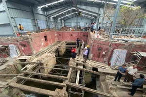 Bên trong dự án Tu bổ di tích Chùa Cầu. Ảnh: TN