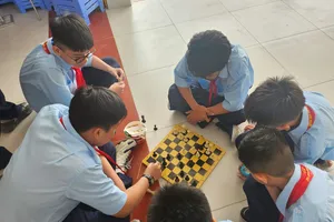 Nhiều trường ở TP.HCM cấm học sinh sử dụng điện thoại