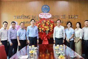 Báo Pháp Luật TP.HCM chúc mừng trường Đại học Kinh tế - Luật TP.HCM Ngày Nhà giáo Việt Nam 