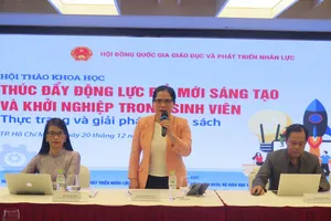 Thứ trưởng Bộ GD&ĐT: Đừng bao giờ nói với sinh viên 'làm giàu không khó'!