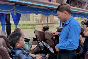 Thêm 'chuyến xe mùa xuân' đưa người lao động về quê đón Tết