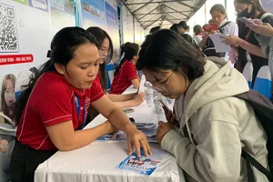 Nỗ lực tìm cơ hội mới sau khi nghỉ việc nhà nước