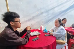 Vợ của người hiến tạng cứu 7 người: 'Tôi đến bên giường bệnh hỏi, anh gật đầu muốn giúp những người khác hồi sinh'