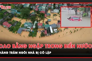 Mưa lớn kéo dài khiến Cao Bằng biến thành biển lớn, hàng trăm ngôi nhà bị cô lập