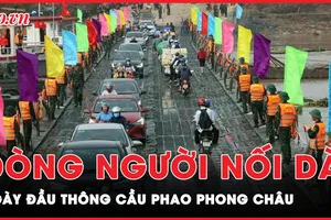 Hình ảnh ngày đầu thông cầu phao Phong Châu