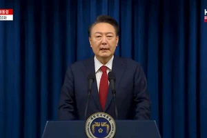 Những hình ảnh mới nhất về vụ ban bố thiết quân luật tại Hàn Quốc