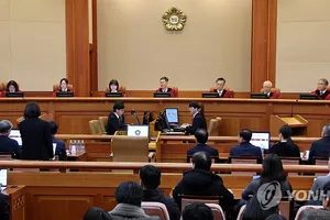 Diễn biến nóng chính trường Hàn Quốc: Tổng thống Yoon đã xuất hiện tại tòa