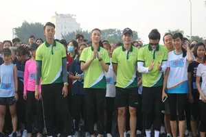 Hoa hậu Tường Vi dự lễ đón tân sinh viên