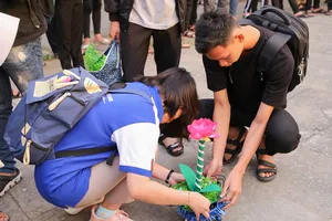 Sinh viên năm nhất làm hoa công nghệ cảnh báo khí gas