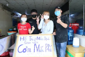 Hàng quán chung tay sẻ chia suất cơm miễn phí