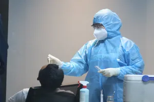 Bác sĩ Trương Hữu Khanh đưa ra lời khuyên chăm sóc bệnh nhân COVID-19 tại nhà