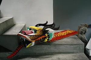 Cha mẹ làm đầu lân, bánh trung thu cùng con phá cỗ