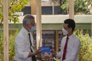 Thị trưởng thành phố Frankfurt ghé thăm trường chuyên tại TP.HCM