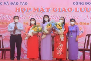 Nước mắt và nụ cười của thầy cô dạy học trò chuyên biệt 