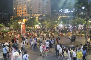 Giao thừa 2022: “Dù không được tham dự nhưng vẫn muốn đi để lấy không khí”