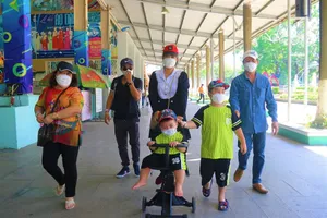 Đầm Sen nhộn nhịp sau gần 1 năm đóng cửa vì dịch COVID-19