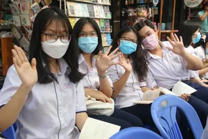 Học sinh cấp 3 tò mò về cách để xuất bản một quyển sách