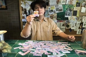 Đi xin từng chiếc phù hiệu để lưu giữ kỷ niệm thời học sinh