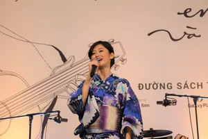 Diễn viên phim Em và Trịnh hát ‘Diễm xưa’ của Trịnh Công Sơn bằng tiếng Nhật