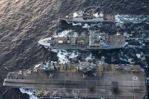 Nhóm tác chiến tàu sân bay Anh 'né' các đảo nhân tạo của TQ ở Biển Đông