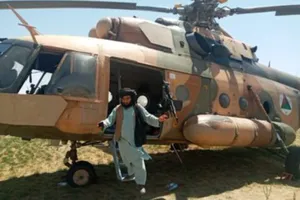 Các chiến binh Taliban đã thu được ít nhất hai trực thăng Mi-17. Ảnh: TWITTER