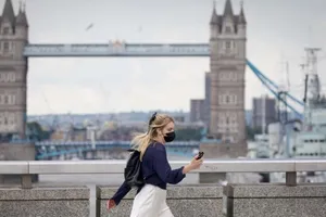 Anh tiến hành nới lỏng giãn cách xã hội theo bốn giai đoạn. Ảnh: GETTY IMAGES