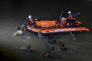 Indonesia: Dọn rác bờ sông, 11 học sinh trượt chân chết đuối