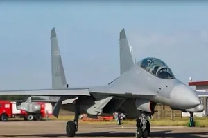 Trung Quốc đưa máy bay phản lực điện tử mới nhất J-16D vào huấn luyện