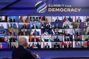 Trung Quốc: Mỹ sử dụng ý tưởng 'dân chủ' như một 'vũ khí hủy diệt hàng loạt'