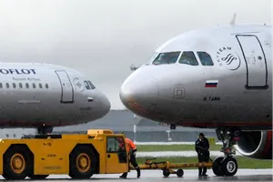 Sau loạt trừng phạt từ phương Tây, TQ từ chối bán phụ tùng máy bay cho Nga