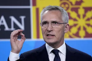 NATO ký nghị định thư gia nhập, đồng ý về nguyên tắc việc kết nạp Phần Lan và Thụy Điển