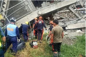 ẢNH: Động đất 7,1 độ richter khiến 4 người chết, 60 người bị thương ở Philippines