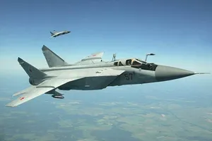 Nga cử tiêm kích MiG-31 bám đuôi máy bay do thám RC-135 của Anh xâm phạm không phận