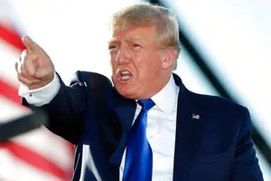 Ông Trump yêu cầu được khôi phục chức tổng thống, hoặc 'lập tức tổ chức bầu cử lại'