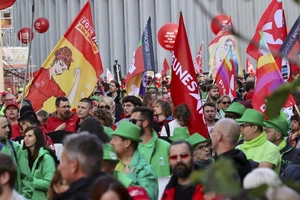 Cuộc biểu tình ở trung tâm thủ đô Brussels (Bỉ) ngày 21-9. Ảnh: AP