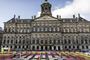 Quảng trường Dam Square ở thủ đô Amsterdam, Hà Lan. Ảnh: AFP
