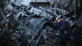 VIDEO: Máy bay ném bom Su-34 của Nga rơi sát chung cư 9 tầng, 15 người chết