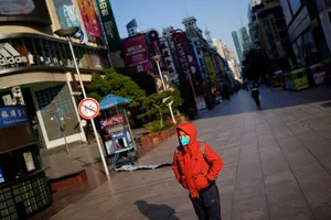 Số ca COVID-19 tăng mạnh, nhân viên y tế được huy động đến Bắc Kinh